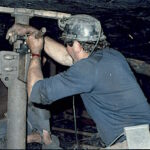 Mine de Cruejouls, pose d'un étançon