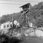 Mine de Peyrebrune le chevalement du puits en 1974.