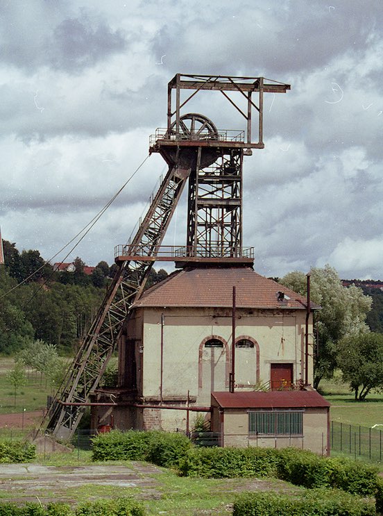 Le chevalement du puits Vuillemin n°2 à Petite-Rosselle (Moselle). © PCG 1986