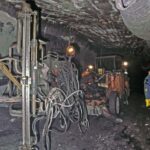 Buxières les Mines (Allier), mine de l'Aumance, boulonnage du toit. ©PCG 1990